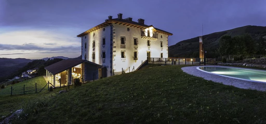Dormir en Castillos 20 Palacio de Yrisarri - Irri Sarri Land Exteriores - Dormir en Castillos - Muy Noble